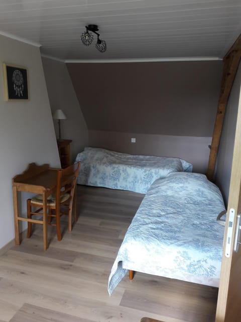 Photo of the whole room, Bedroom, Garden view, Garden view, children, young children, older children, Family, Family