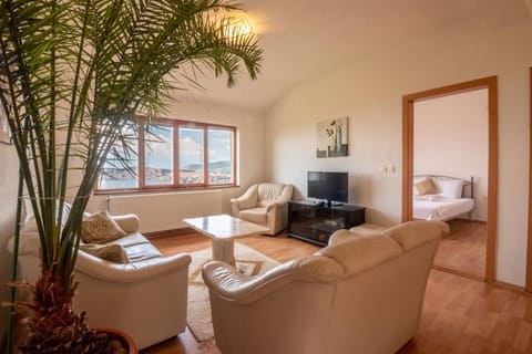 Casa Farmak Condo in Ohrid