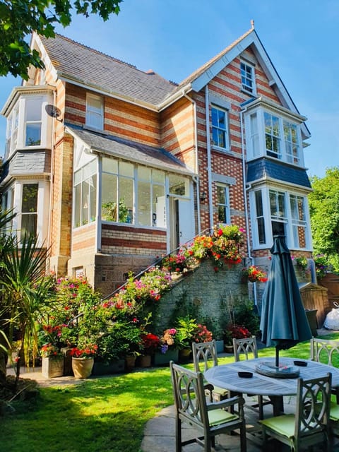Property building, Patio, Spring, Garden