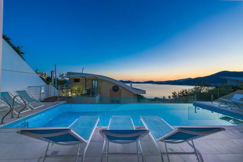 Pool view, Sea view