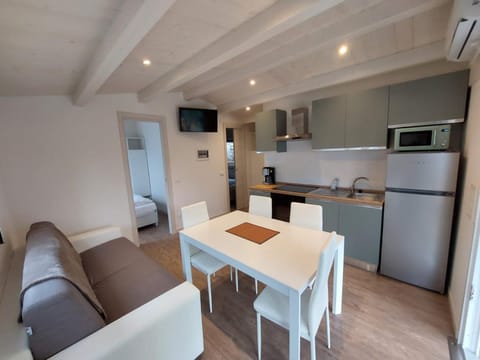 TV and multimedia, Kitchen or kitchenette, minibar, pet friendly