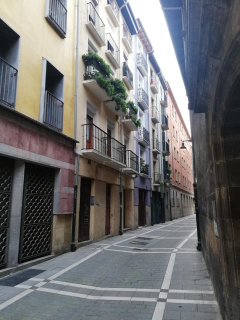 Calle Ansoleaga a 100 mts del Ayuntamiento Condominio in Pamplona
