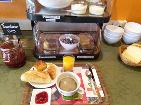 Coffee/tea facilities, Food and drinks, Food, Breakfast, Continental breakfast, Buffet breakfast