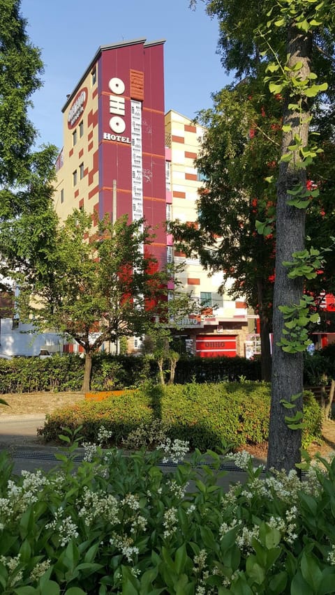 Property building, Spring, Neighbourhood, Garden view