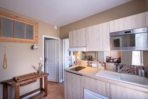 Kitchen or kitchenette, pet friendly