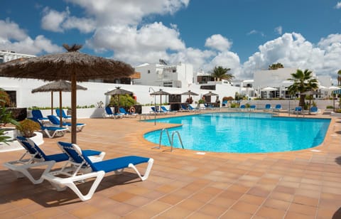 Apartamentos LIVVO Oasis Condo in Puerto del Carmen