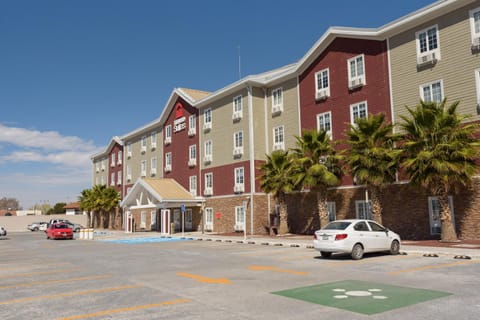 Extended Suites Tijuana Macroplaza Apartment hotel in Tijuana