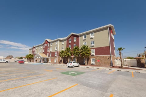 Extended Suites Tijuana Macroplaza Aparthotel in Tijuana