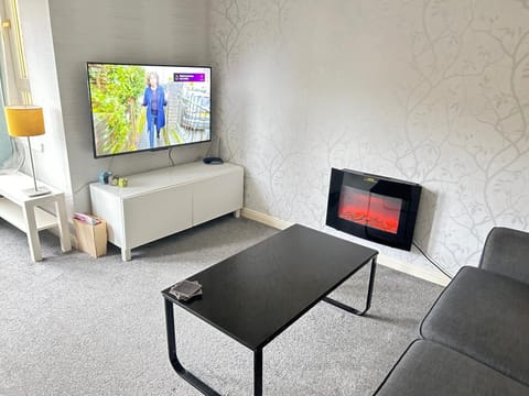 Paisley Central Apartment #3 Apartment in Paisley