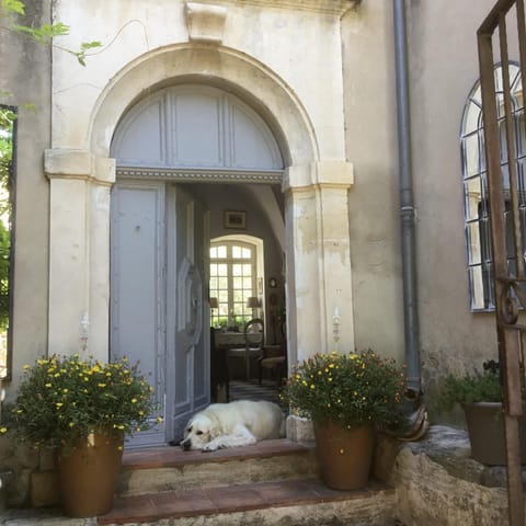 Le petit Figuier Bed and Breakfast in La Roque-d'Anthéron