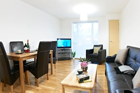 Borehamwood - Luxury 2 bed 2 bath apartment Condo in London