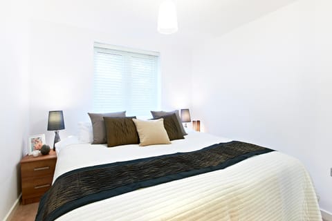 Borehamwood - Luxury 2 bed 2 bath apartment Condo in London