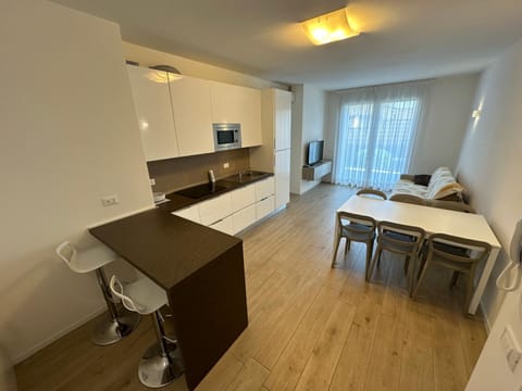 TV and multimedia, Kitchen or kitchenette, Living room