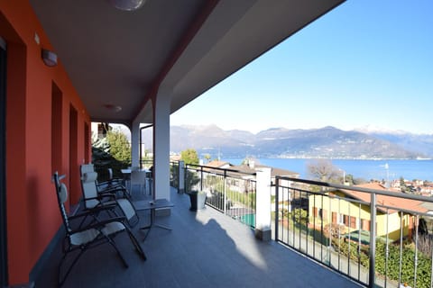 Balcony/Terrace, Lake view