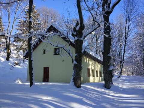 Facade/entrance, Day, Winter, On site