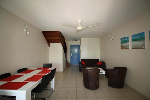 Creolys 971 - Appartement Ti Colibri en Centre Ville et sa citerne d eau potable Condo in Guadeloupe