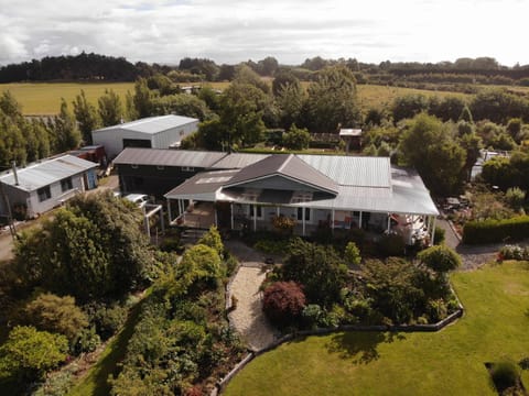 Bird's eye view, Area and facilities