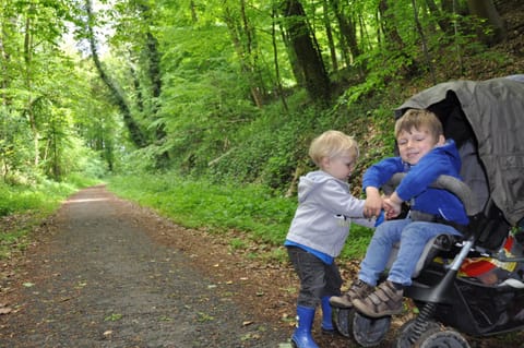 Natural landscape, children, young children, Family