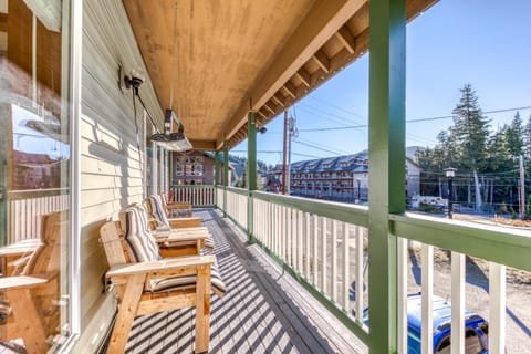 Multorpor Ski Lodge House in Clackamas County