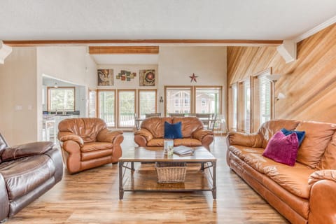 Multorpor Ski Lodge House in Clackamas County