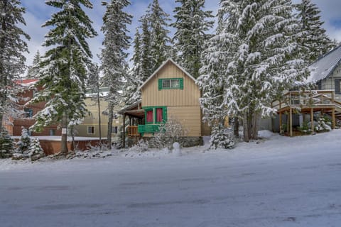 The Wilcox Cabin House in Clackamas County