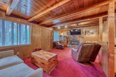 3Dogs Cabin House in Clackamas County