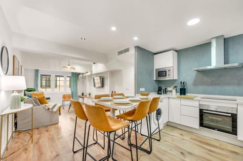 Kitchen or kitchenette, Lounge or bar, Dining area