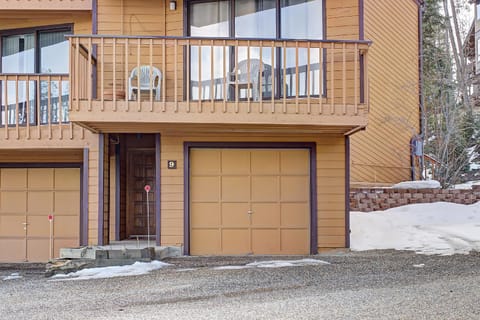 Divide View Townhome House in Fraser