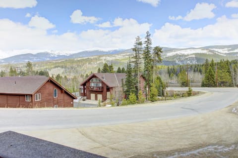 Divide View Townhome House in Fraser