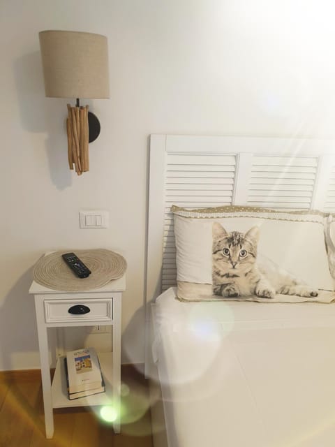 Bed, Decorative detail, Bedroom