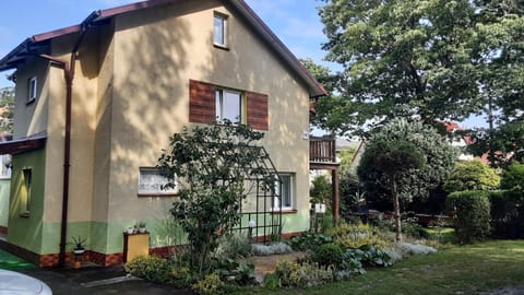 Property building, Spring, Garden