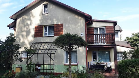 Property building, Day