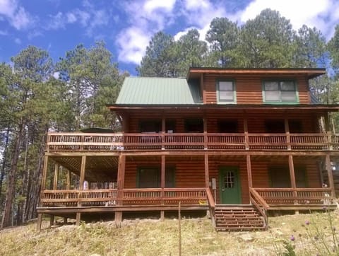 Bear Paw Lodge Nature lodge in La Plata County