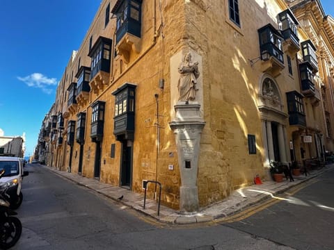 Property building, Neighbourhood, City view, Street view