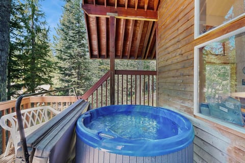 Brooke and Dan's Retreat -3 bedroom home plus a 2 bedroom apartment House in Clackamas County