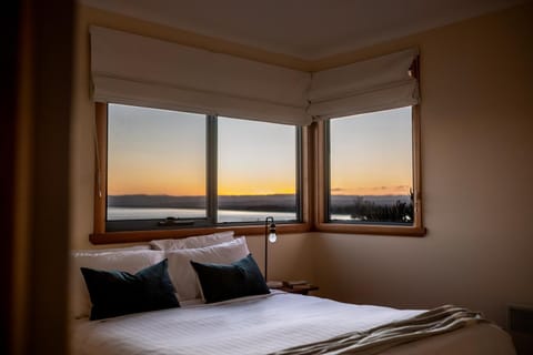 Bed, Natural landscape, View (from property/room), View (from property/room), Beach, Bedroom, Mountain view, Mountain view, Sea view, Sea view, Sunset