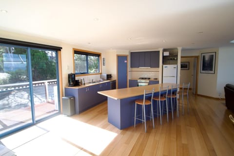 Waterline Holiday Home House in Tasmania