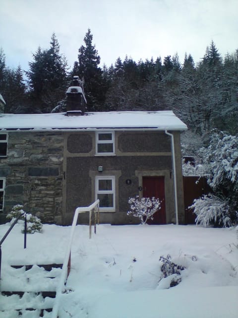 Facade/entrance, Winter