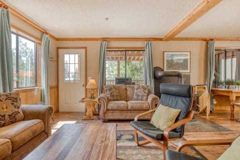 Little Trail Lodge - Unit A House in Clackamas County