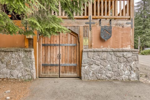 Little Trail Lodge - Unit A House in Clackamas County