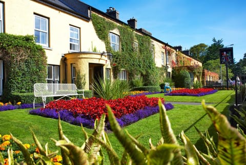Facade/entrance, Garden