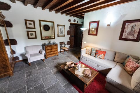 Ancient Historical House House in Comarca Sur