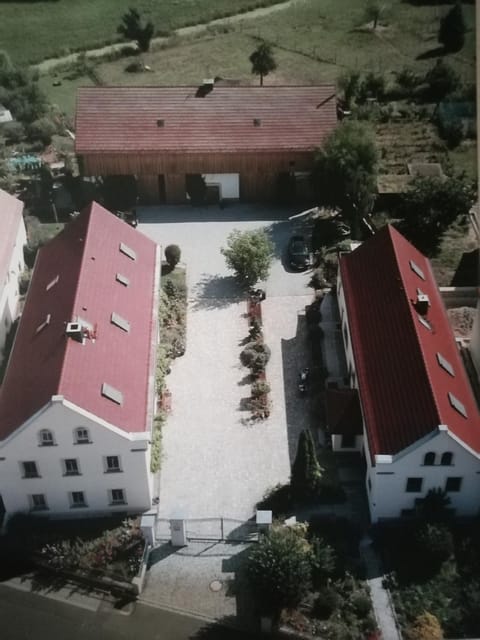Ferienhof Gräfe - 3-Seiten Hof mit großem Garten, Pool & Sauna Copropriété in Meissen