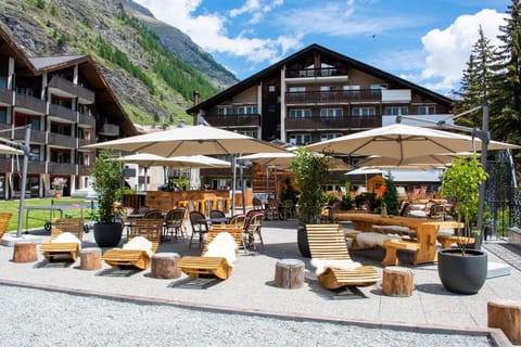 Property building, Restaurant/places to eat