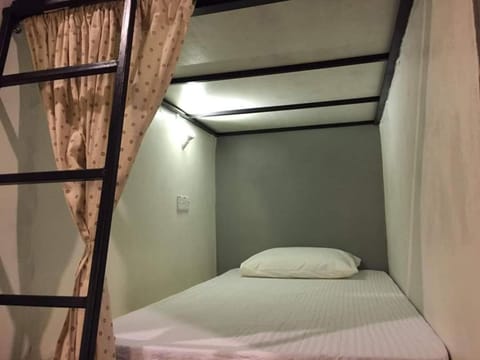 Sunset Homestay - Backpacker Hostel Self Checkin Vacation rental in Kuching