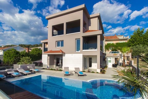 Villa Bareta Apartment in Okrug Gornji