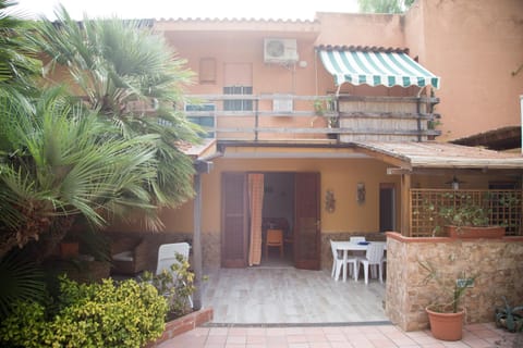 Patio, Facade/entrance, Garden, Garden view