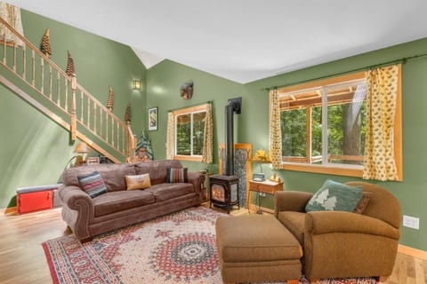 Roaring River Retreat House in Mount Hood Village