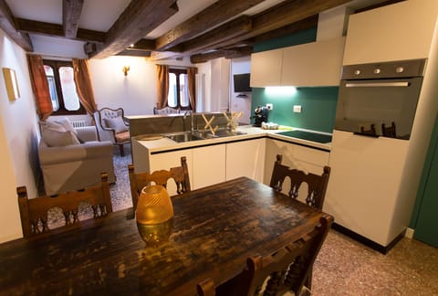 TV and multimedia, Coffee/tea facilities, Living room, Seating area