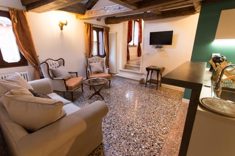 Communal lounge/ TV room, TV and multimedia, Seating area